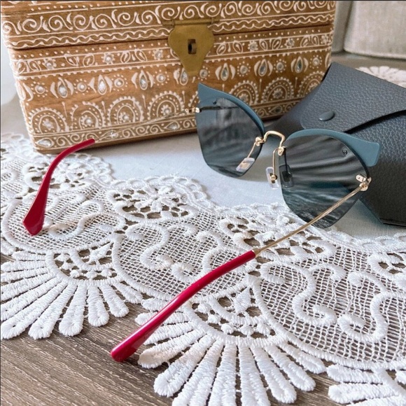 Miu Miu Cat Eye Style Purple Mirrored Lens Sunnies - Picture 5 of 12